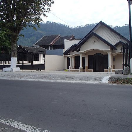 Shakila Guest House Malang Eksteriør billede