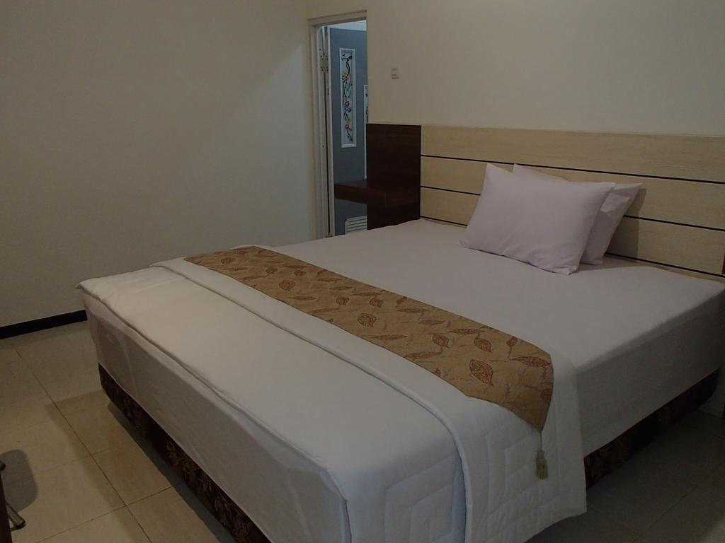 Shakila Guest House Malang Værelse billede